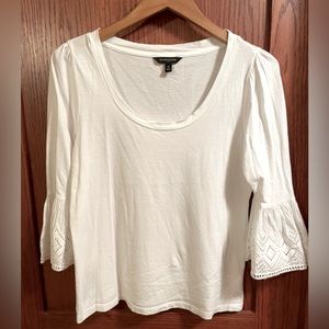EUC Banana Republic white scoop neck top,size medium,eyelet detail on sleeves